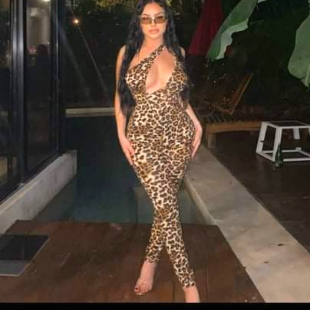 Reposh one piece outfit